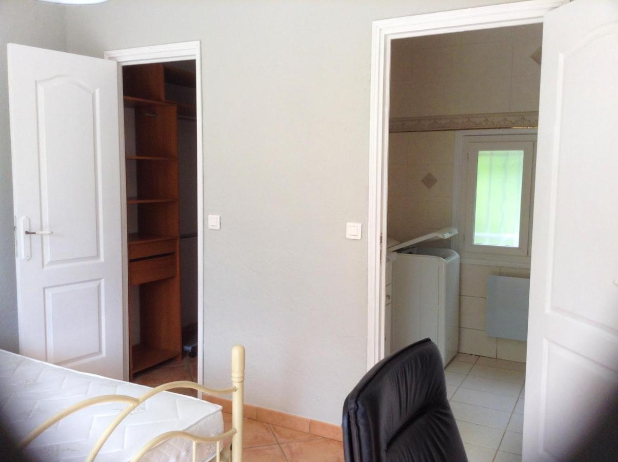 Charmant Appartement A Le Muy Avec Terrasse Et Jardin ภายนอก รูปภาพ